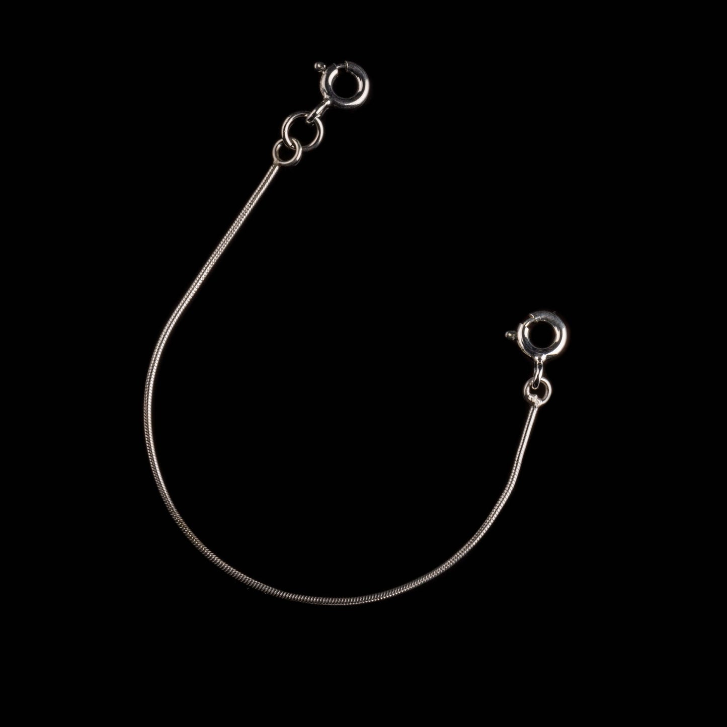 Beaded Safety Chain in silver, 7cm for hearing aids or cochlear implants, providing stylish retention and fall protection.